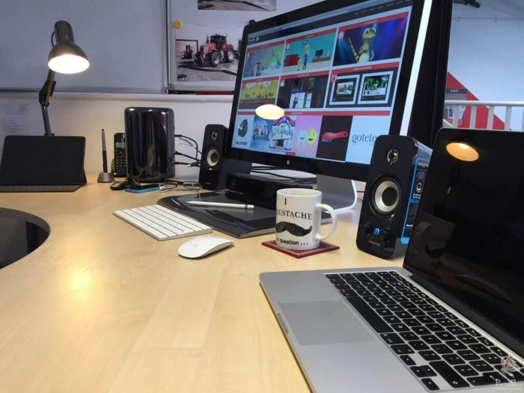 Painting Pixels Working Desk Mac Pro